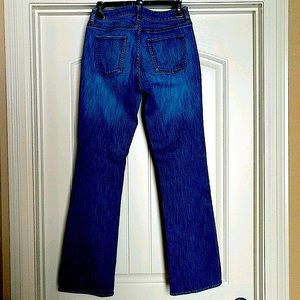 NEW YORK & COMPANY Barely Boot Cut. Size 6 Jeans.
